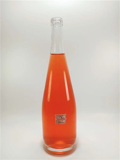 750 ml caurspīdīga stikla šķidruma pudele